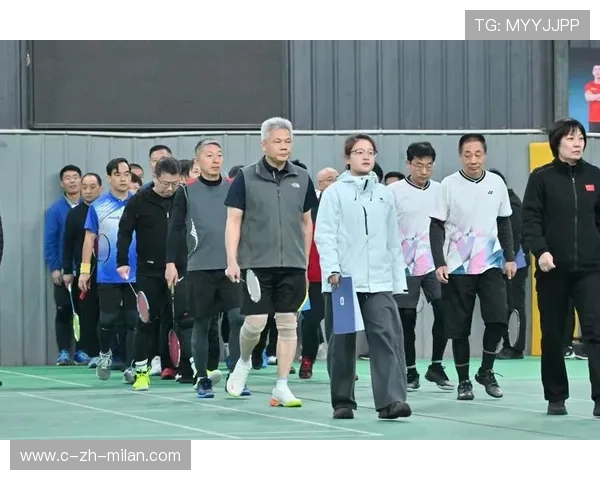 完美杯山东羽毛球赛高手过招