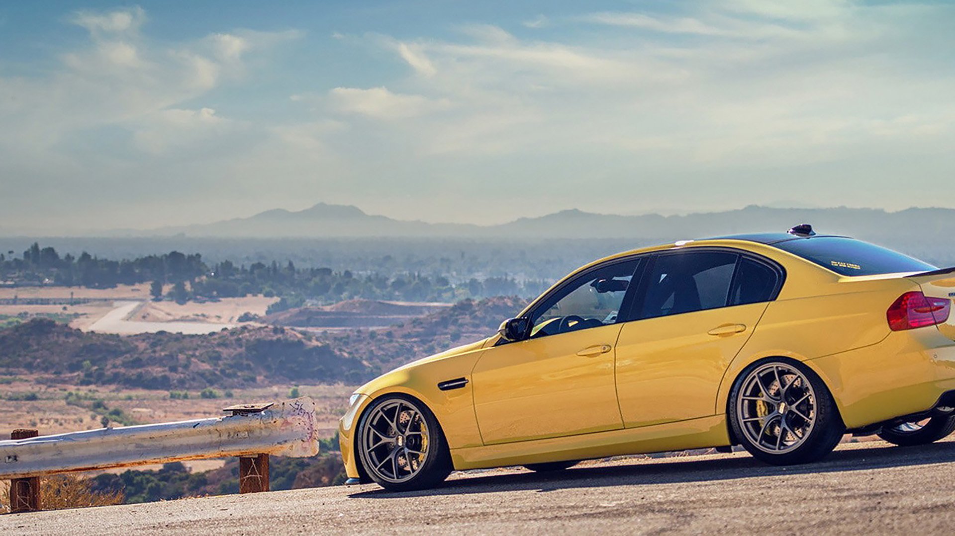 Milan Sports-女子排球选手征战海外联赛表现稳定，谈论国际女子排球的海报的对话