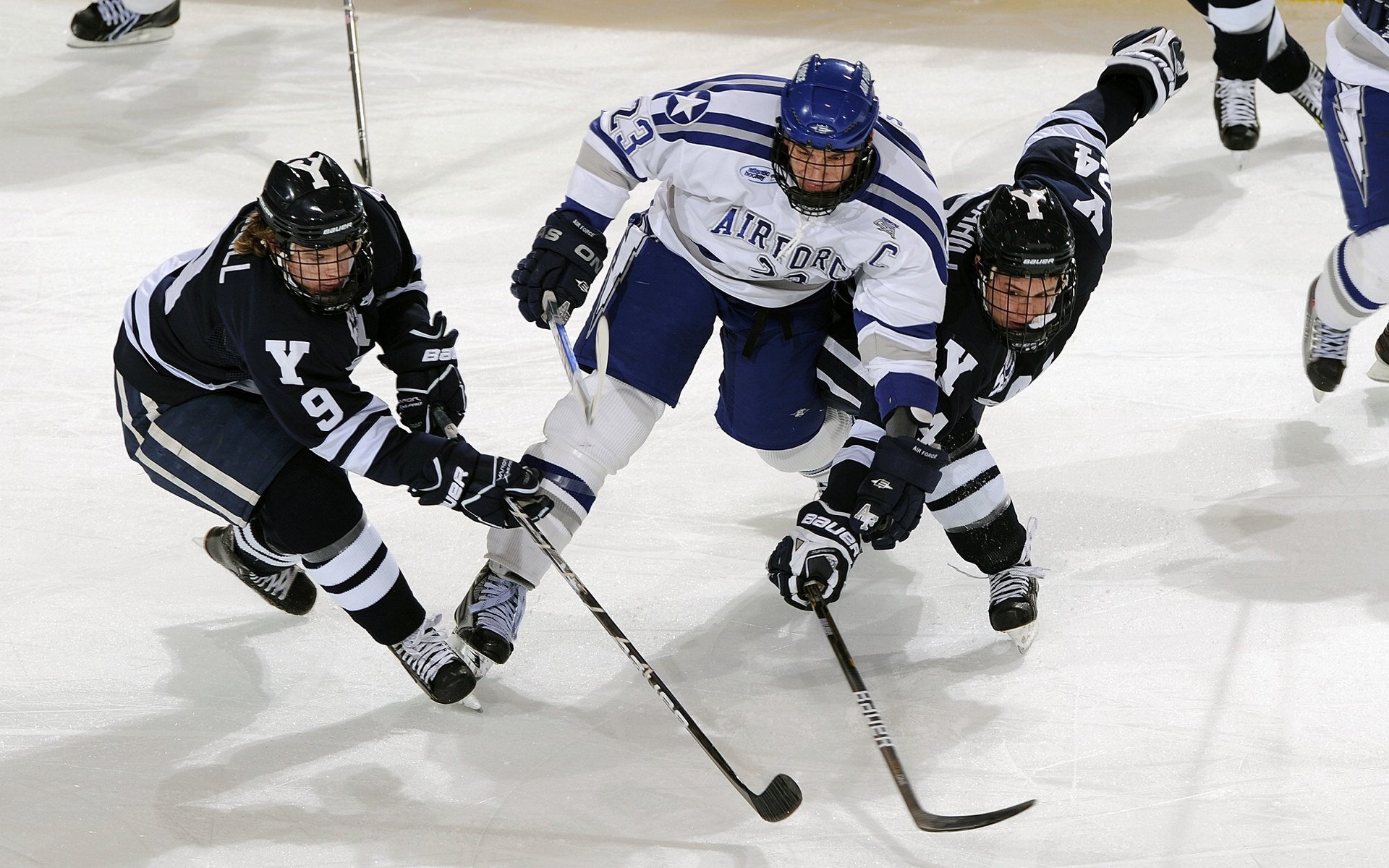 “华金·托比利亚的防守反击与高效配合,带领阿根廷美洲狮队迈向新高峰”