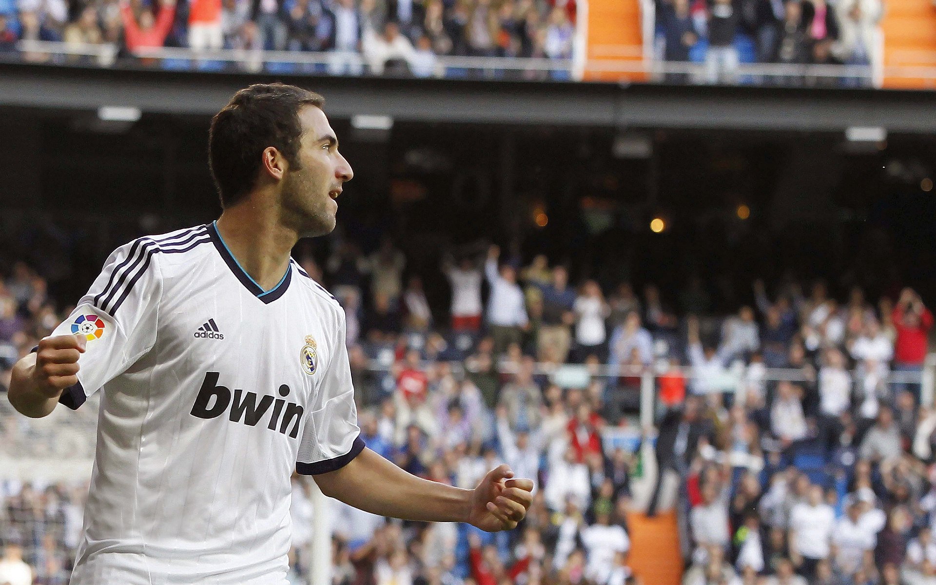 “夜跑+露天电影双重活动日” 跑后就在终点看电影