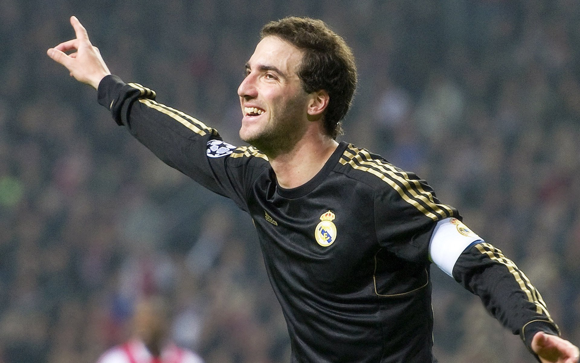 迷你高尔夫趣味公开赛 卡通障碍增加观赏性与参与度